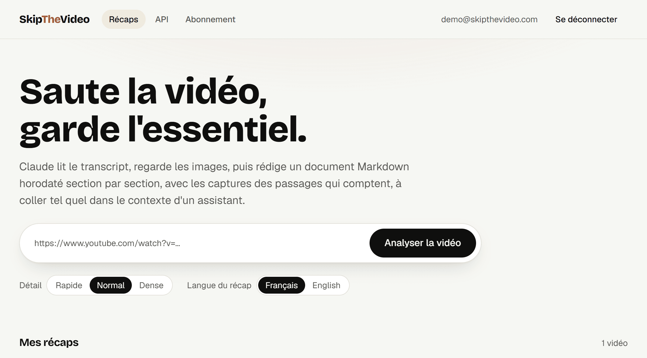 Écran d'accueil de SkipTheVideo avec le champ où coller un lien YouTube et les réglages de détail et de langue.